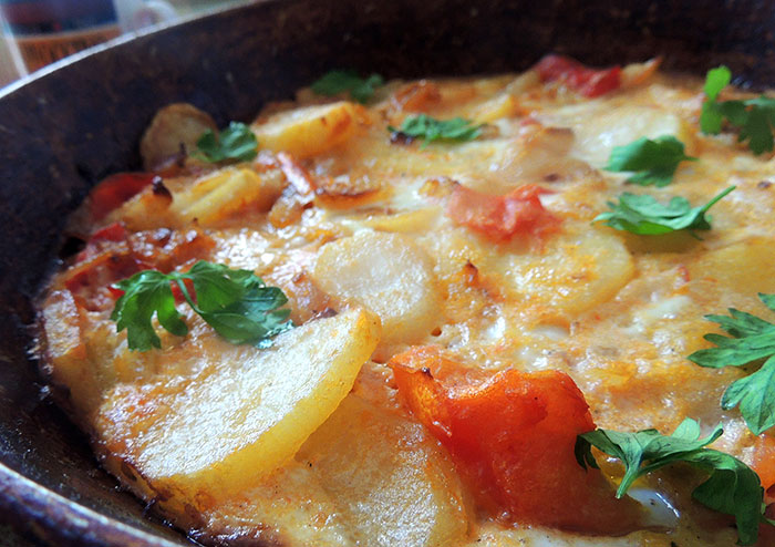 Картофель с помидорами и курицей в духовке рецепт пошагово Картофель с помидорами и курицей в духовке рецепт пошагово
