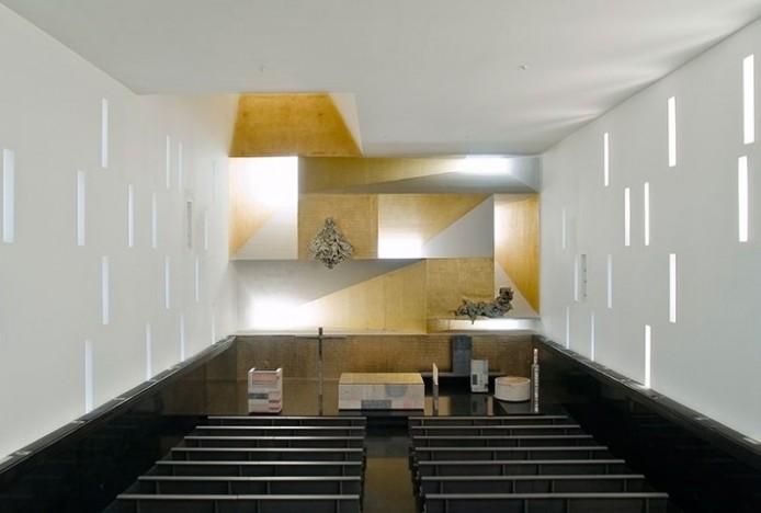 Церковь Санта Моники в Мадриде от Vicens + Ramos
