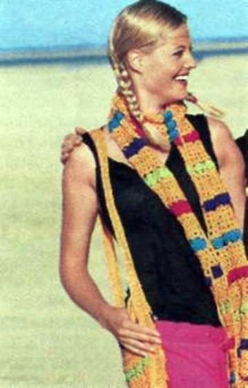  Вязаные шарф и сумка с разноцветными полосами размеры: шарф 23 х 190 см; сумка 29 х 34 см
